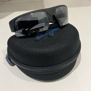 Maui Kim Switchbacks Sunglasses in Black